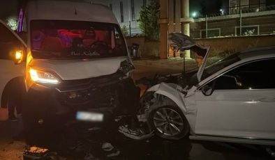 Gebze’de servis minibüsü ile otomobil çarpıştı: 10 yaralı | Son dakika haberleri